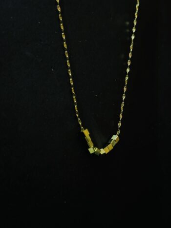 Golden Cubes Geometric Necklace – Modern Minimalist Jewelry for women