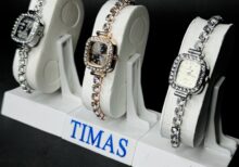Elegant Bracelet-Style Ladies Watch with Square Dial